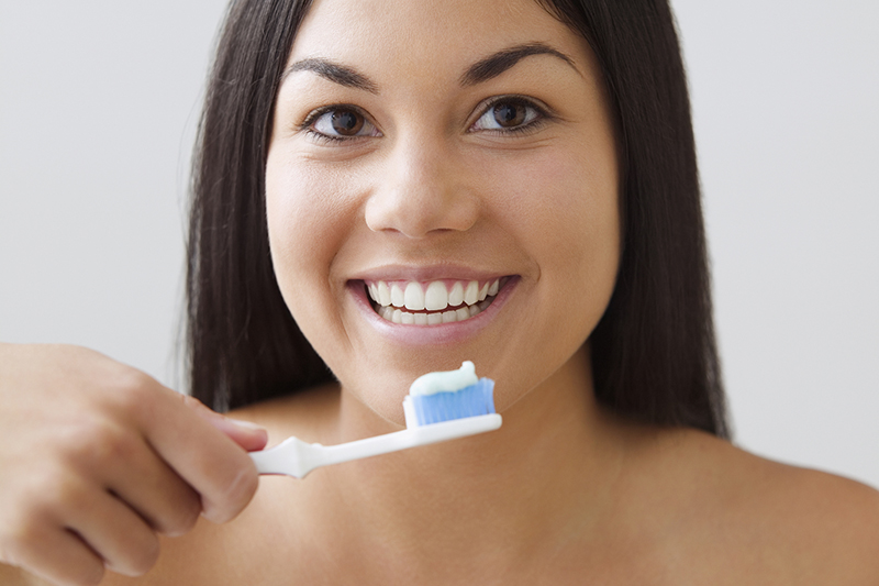 woman brushing her teeth